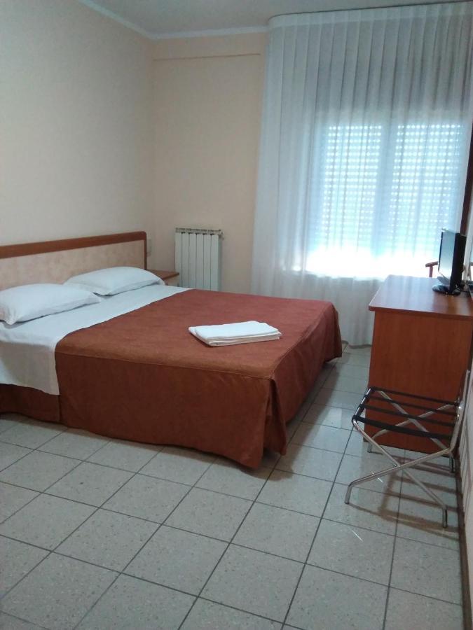 Hotel Rose&Crown Кореджо Екстериор снимка