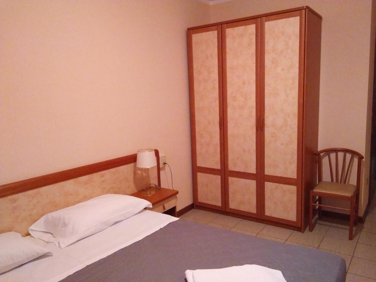 Hotel Rose&Crown Кореджо Екстериор снимка
