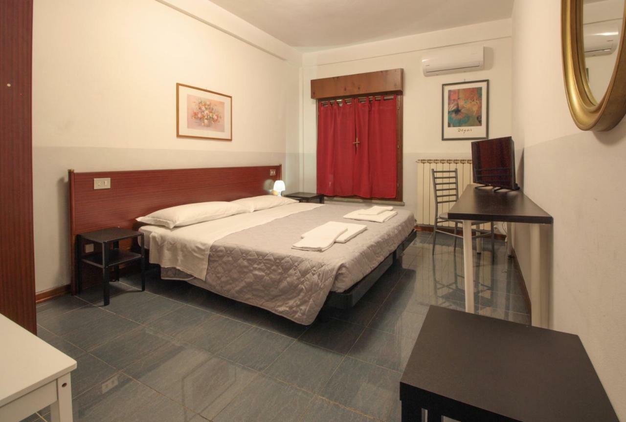 Hotel Rose&Crown Кореджо Екстериор снимка