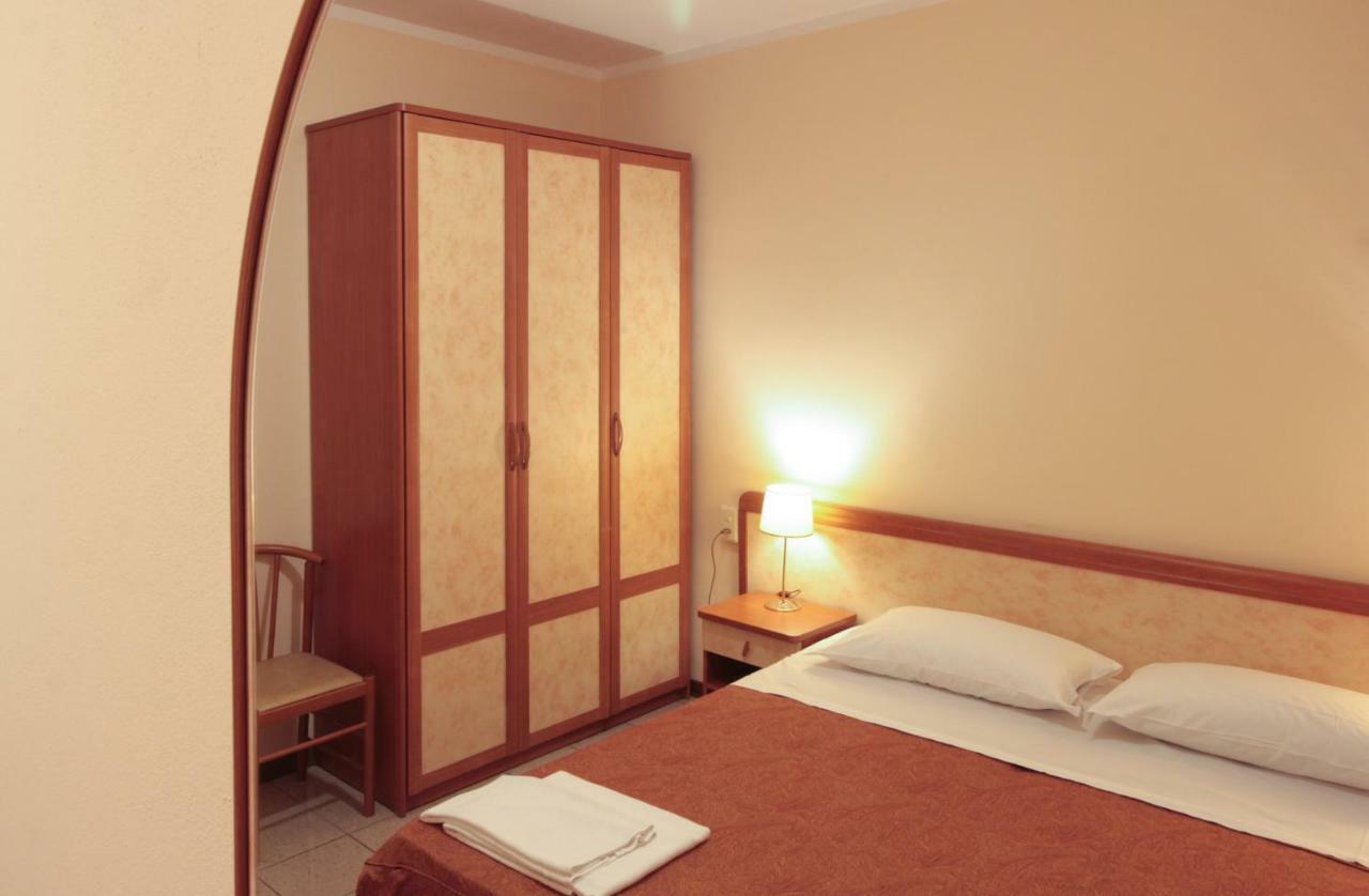 Hotel Rose&Crown Кореджо Екстериор снимка