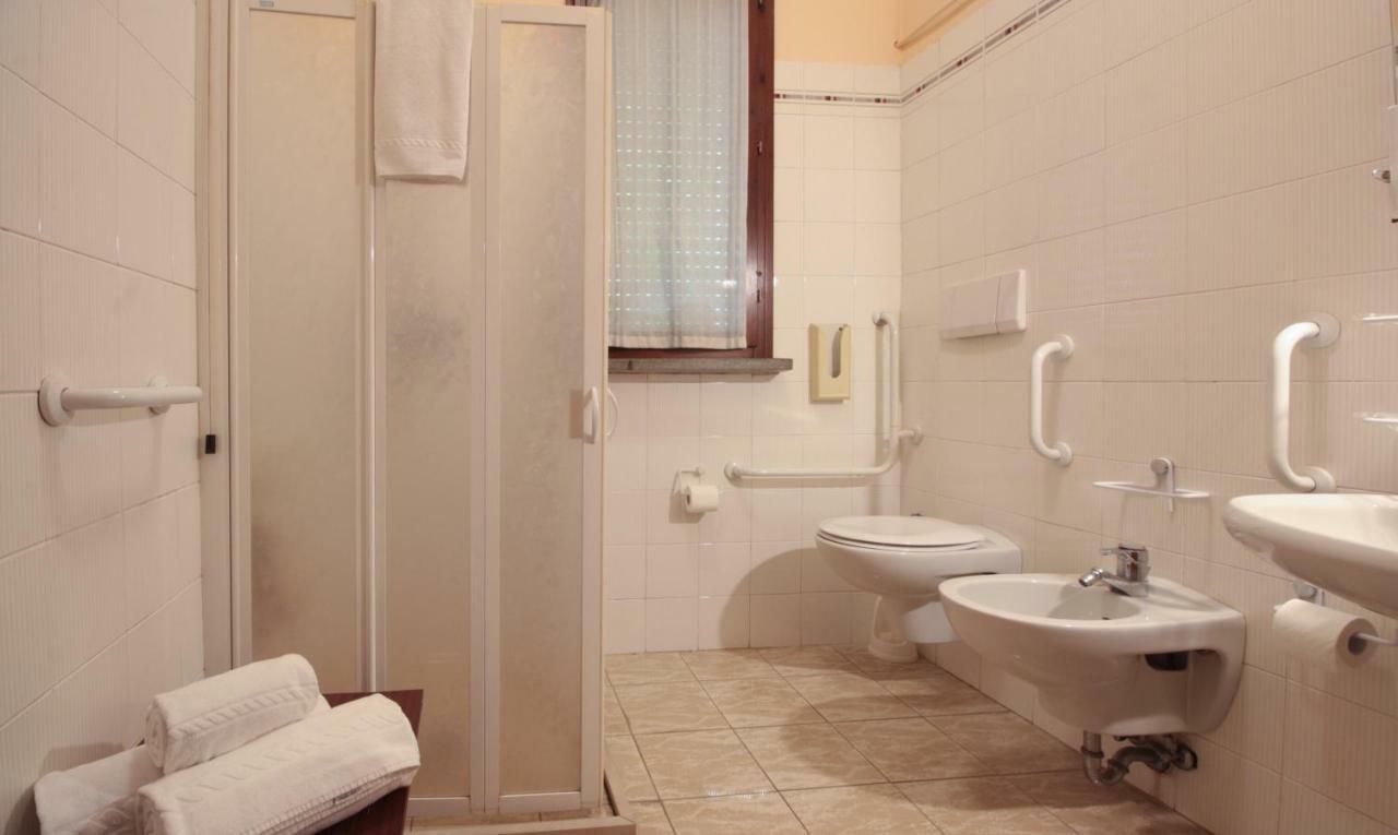 Hotel Rose&Crown Кореджо Екстериор снимка